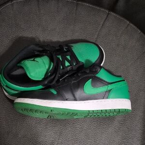 Jordan Kids Black and Green Sneakers
